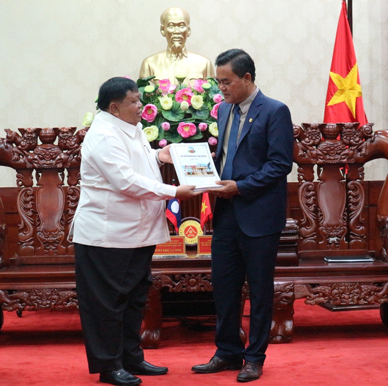 Đoàn công tác của tỉnh Sê Kông - Lào làm việc với Lãnh đạo tỉnh Đắk Lắk